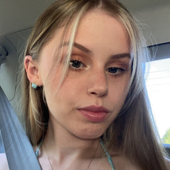 Meet your Posher, Tori - Picture 1 of 1